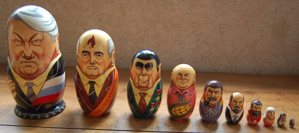 Матрешки с членами ЦК КПСС