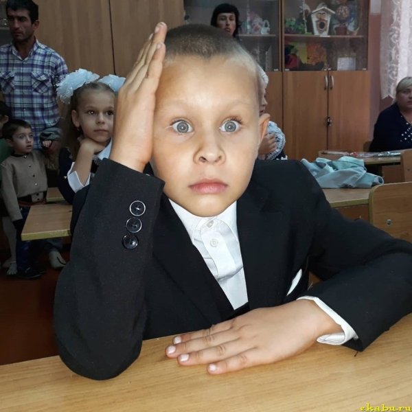 Прикольный школьник