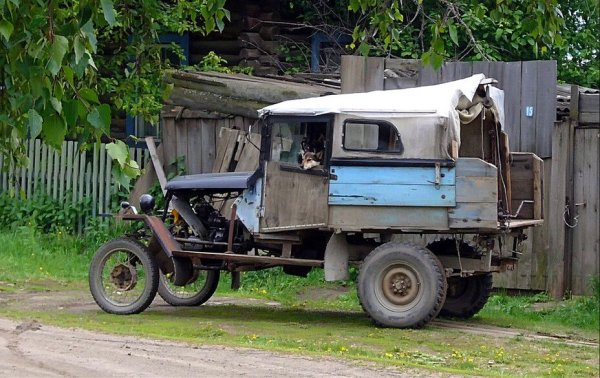 Машина в деревне