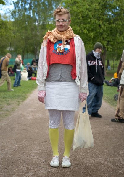Люди в смешной одежде