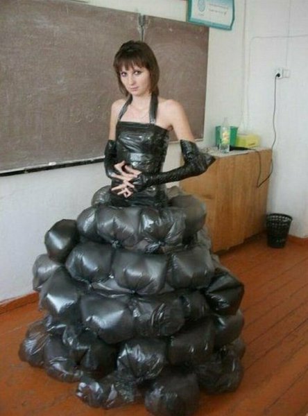 Наряд из мусорных мешков