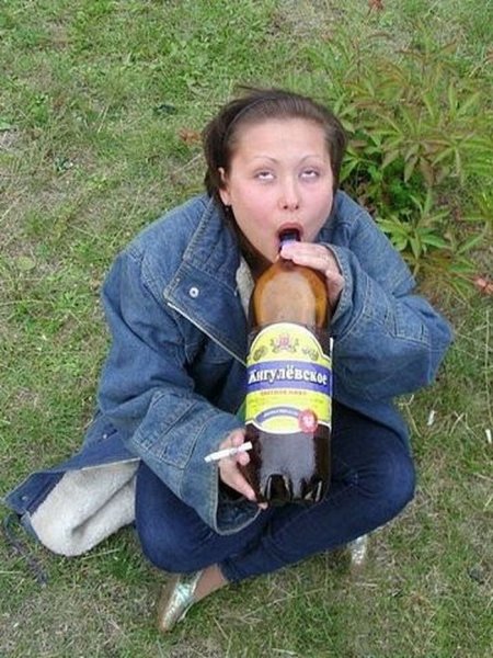 Картинки пьяной женщины с бутылкой смешные