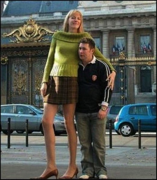 Девушка выше парня