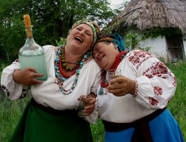 Бабка с самогоном