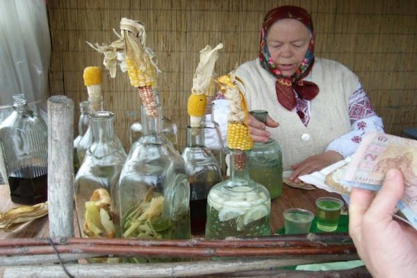 Бабка с самогоном