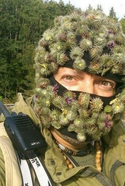Смешной чел в камуфляже