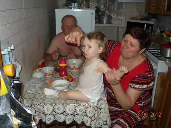 Внуки у бабушки в гостях