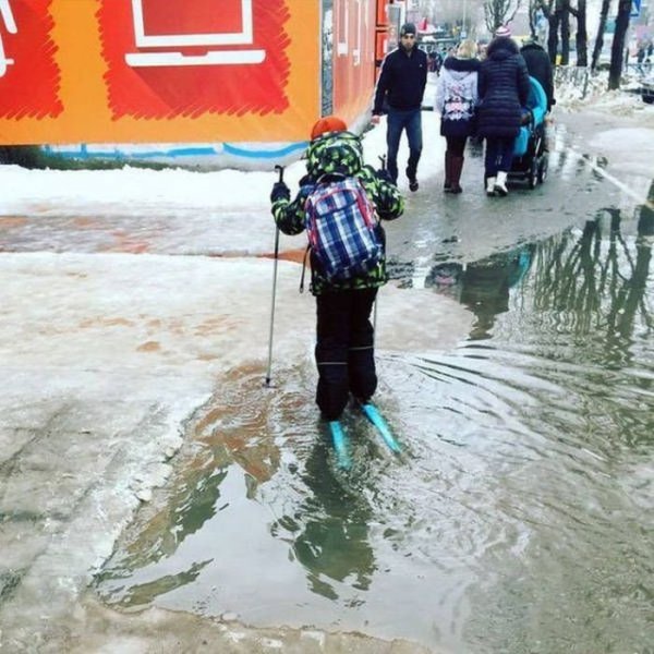 Лужи Весна прикол