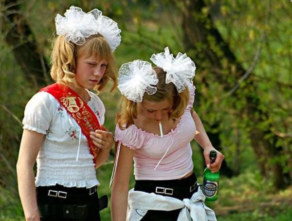 Девушки выпускницы