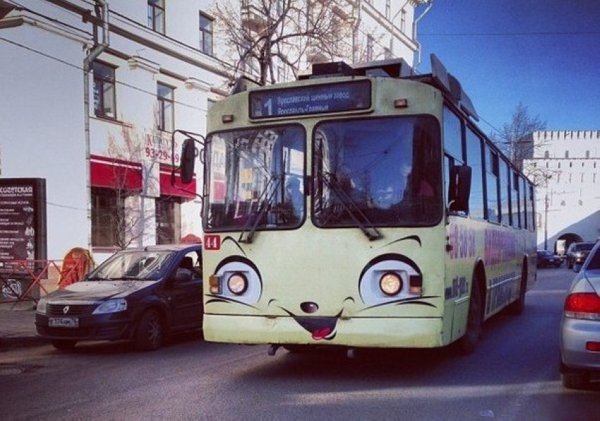 Веселый троллейбус