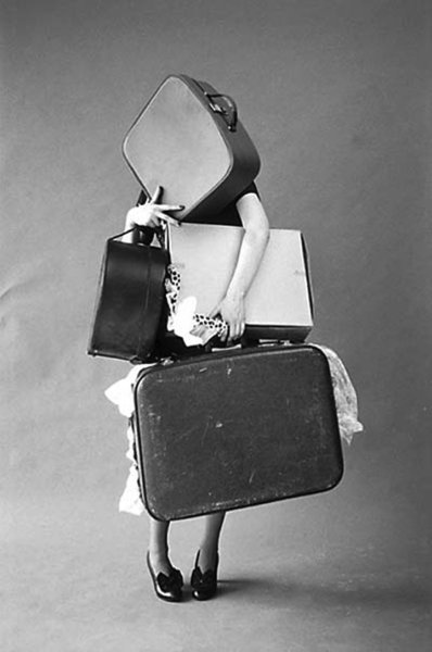 Женщина с чемоданом