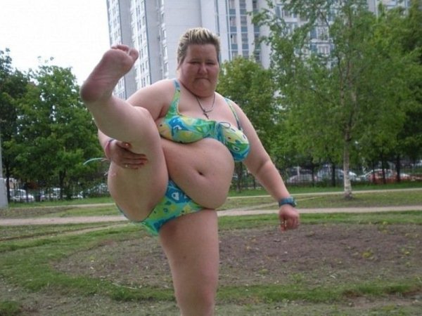Толстые женщины в купальниках