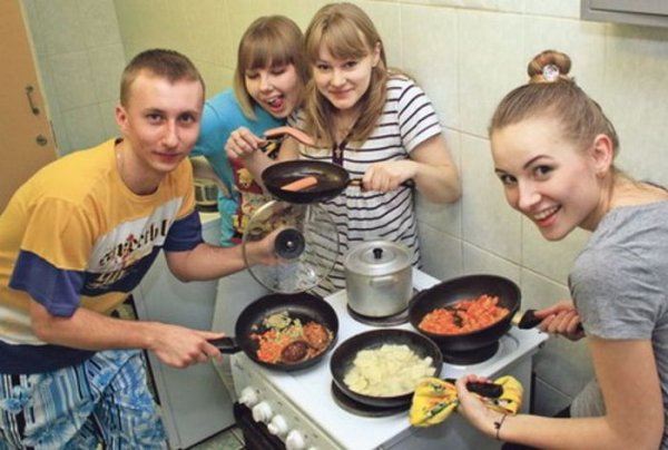 Студенты в общежитии