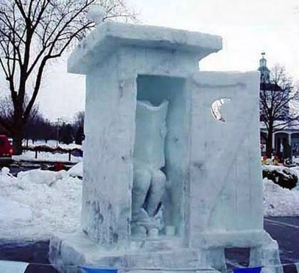 Туалет в снегу