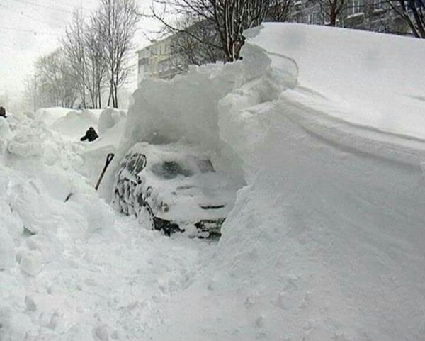Замело дорогу снегом